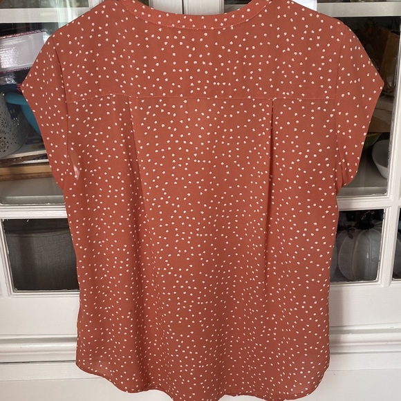 Size medium, short sleeve blouse. 100% polyester. Excellent condition! - Picture 3 of 3
